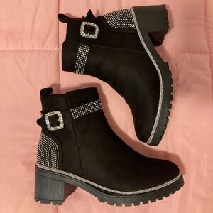 Elegant Black Ankle Boots with Rhinestone Detailing women size 9